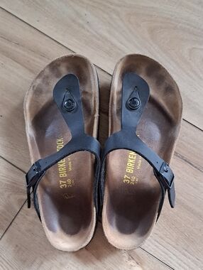 Birkenstock Black Thong Sandals with Contoured Footbed